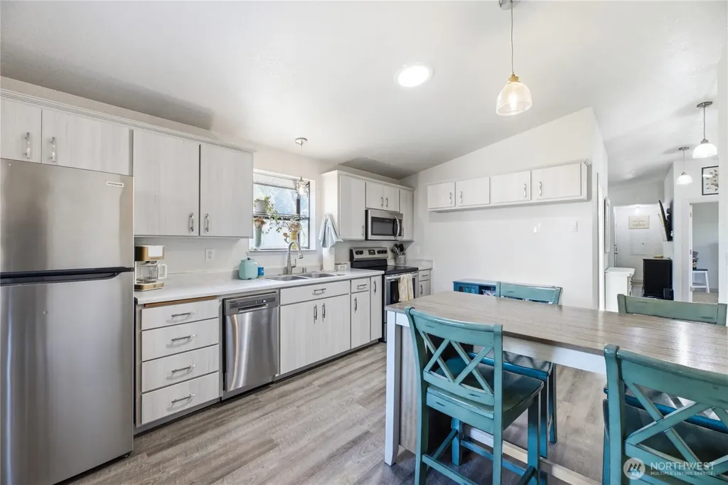 209 16th St SW Puyallup WA 98371