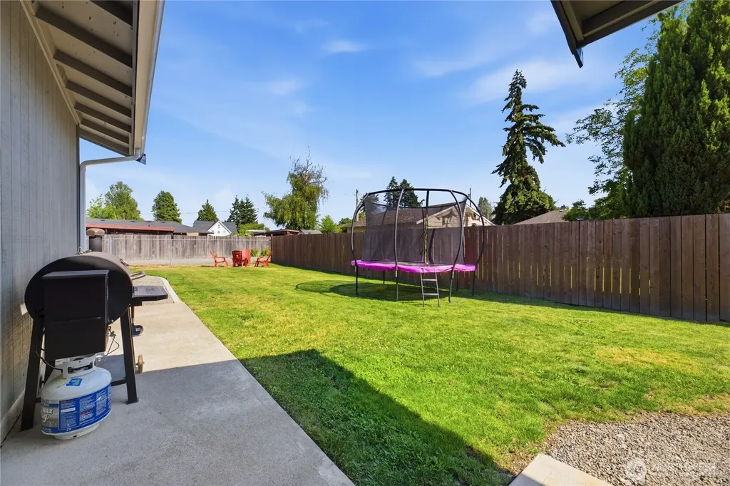 209 16th St SW Puyallup WA 98371