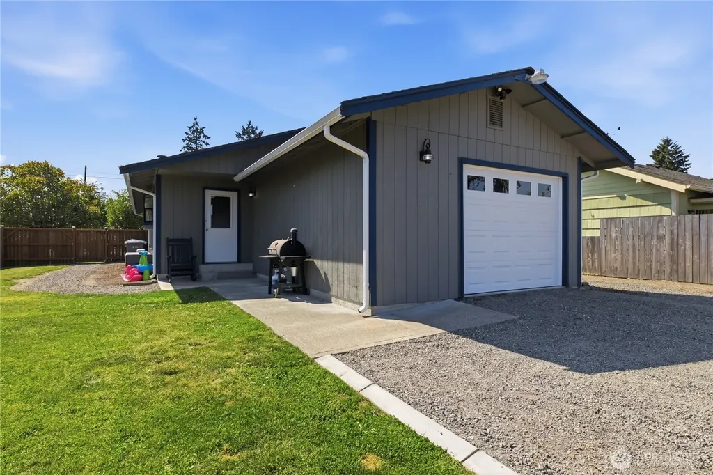 209 16th St SW Puyallup WA 98371