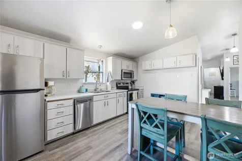 209 16th St SW Puyallup WA 98371