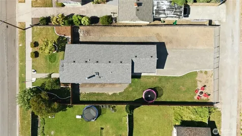 209 16th St SW Puyallup WA 98371