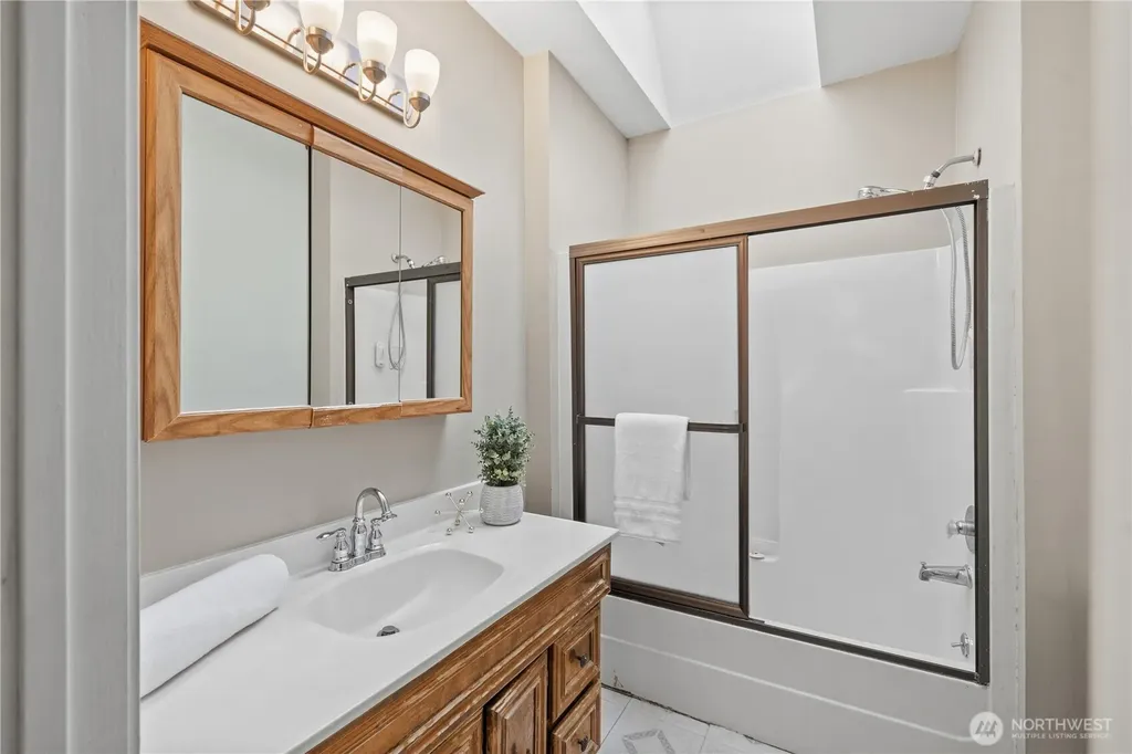 6412 17th Avenue NW Seattle WA 98107