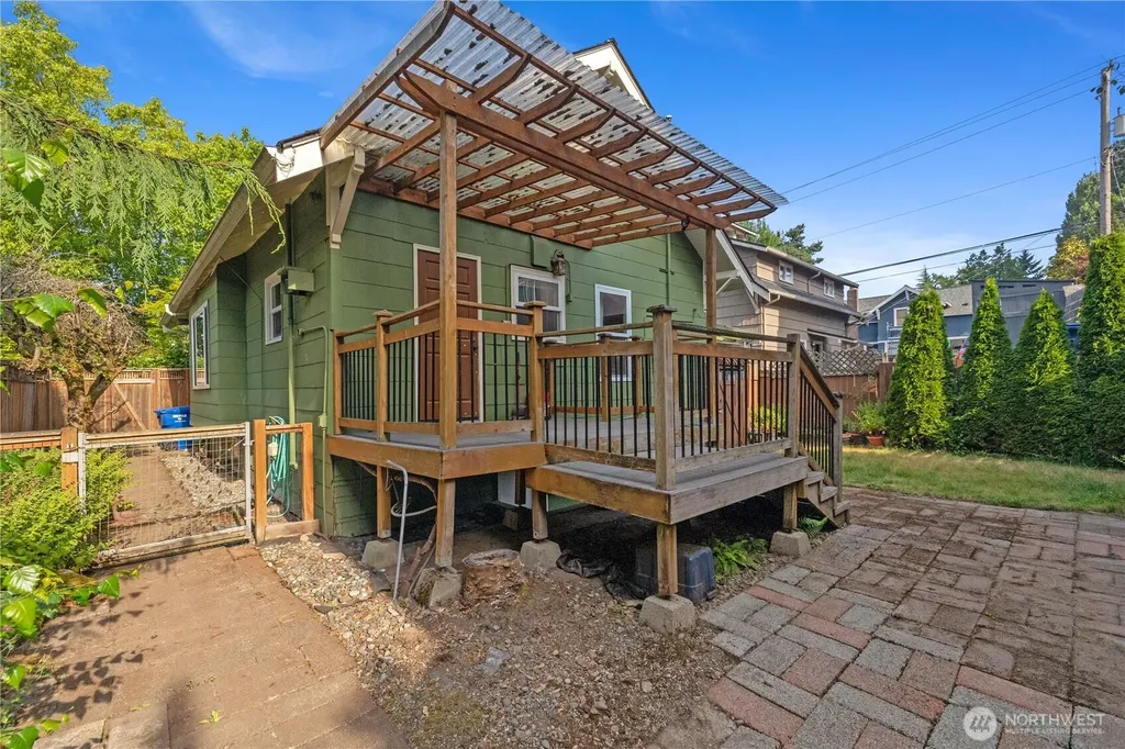 6412 17th Avenue NW Seattle WA 98107