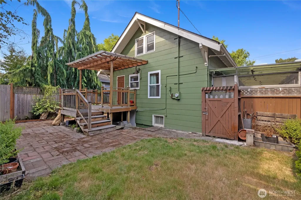 6412 17th Avenue NW Seattle WA 98107