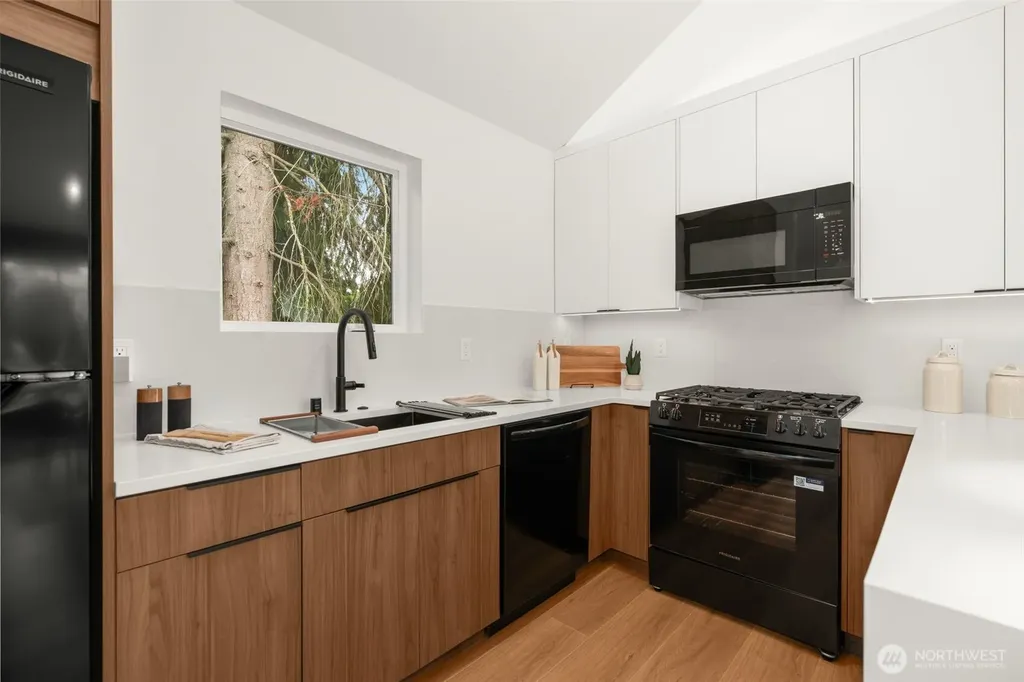 9211 12th Avenue NE Seattle WA 98115