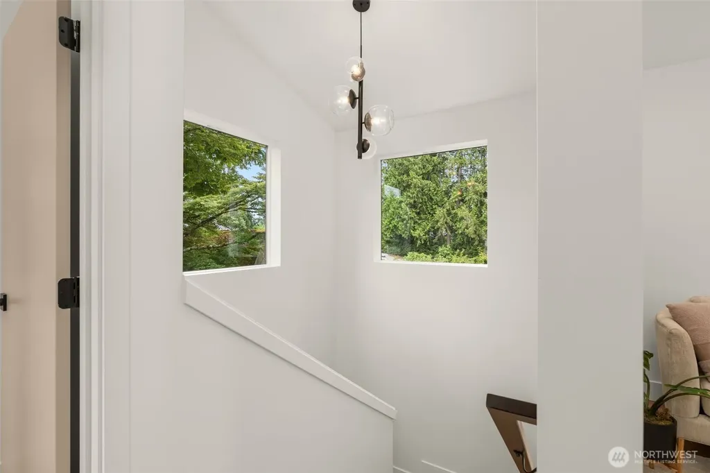 9211 12th Avenue NE Seattle WA 98115