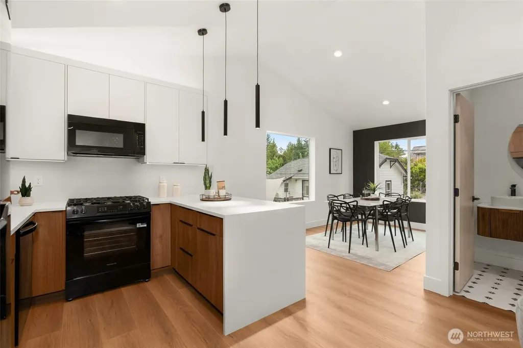 9211 12th Avenue NE Seattle WA 98115
