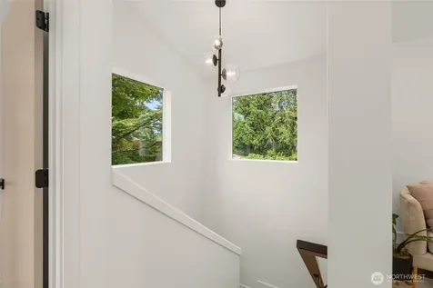 9211 12th Avenue NE Seattle WA 98115