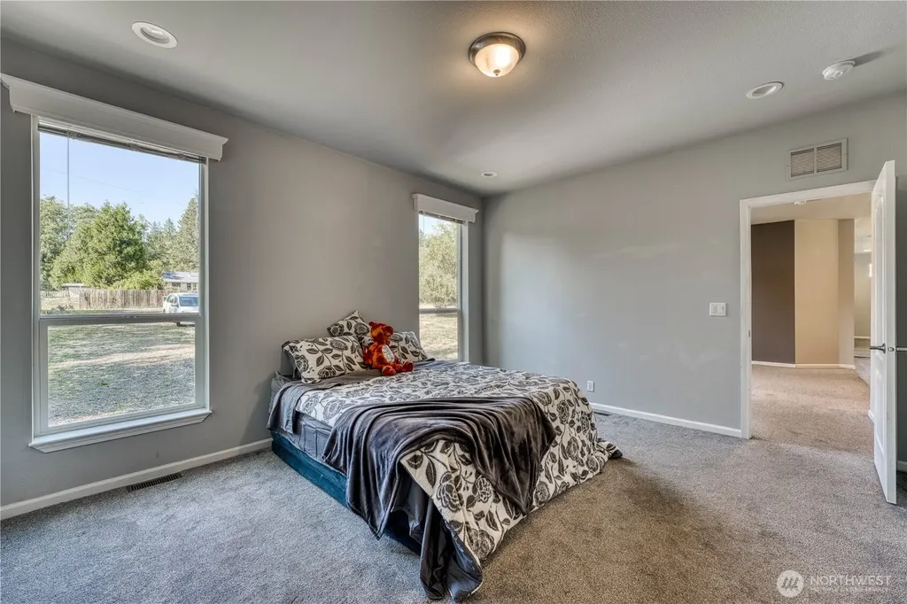 12661 NE Paul Drive Kingston WA 98346