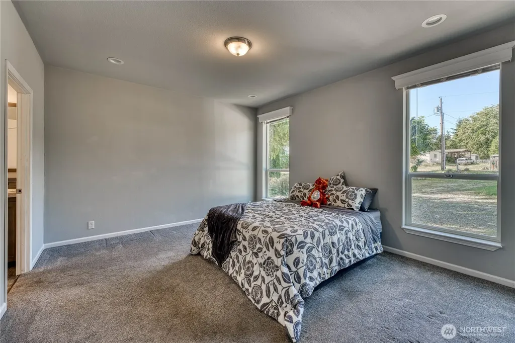 12661 NE Paul Drive Kingston WA 98346