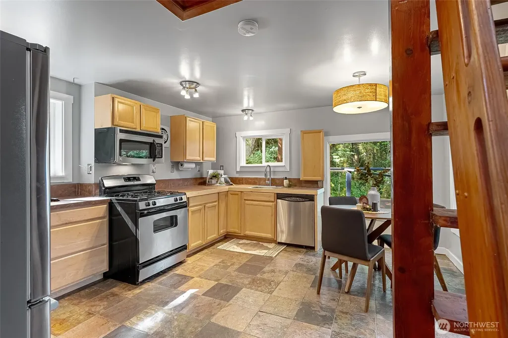 1823 Emerald Lake Way Bellingham WA 98226