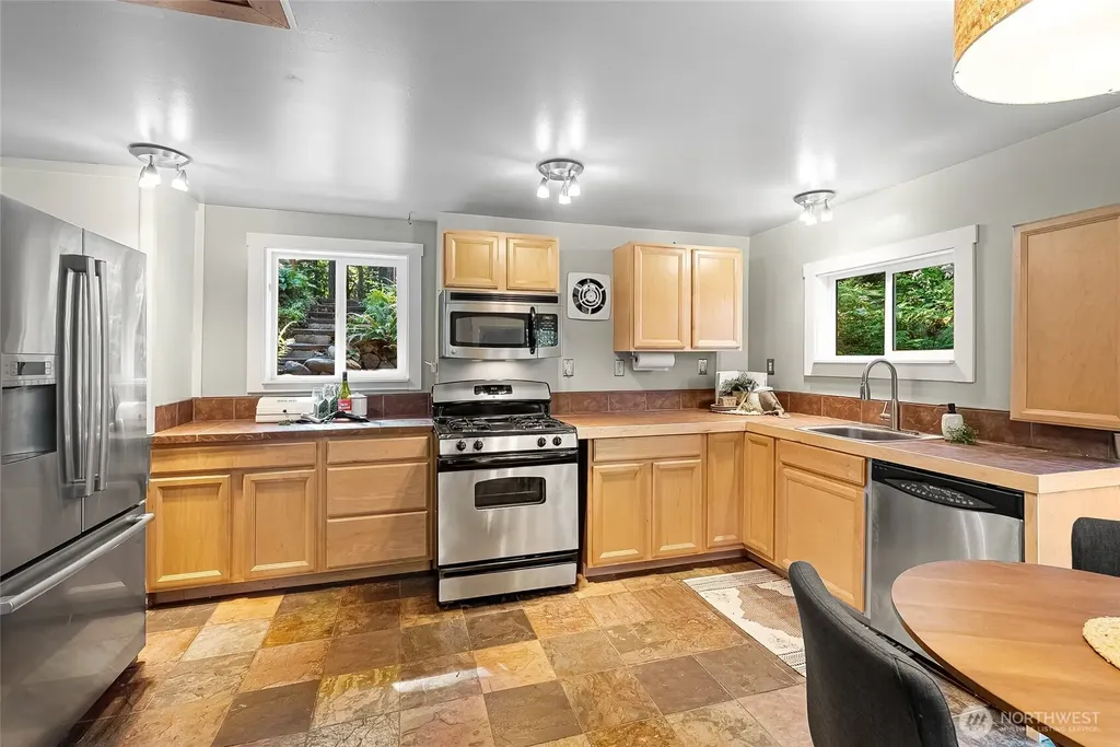 1823 Emerald Lake Way Bellingham WA 98226