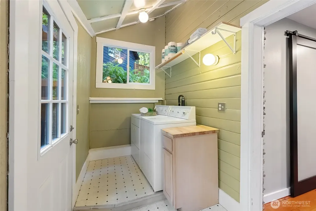 1823 Emerald Lake Way Bellingham WA 98226
