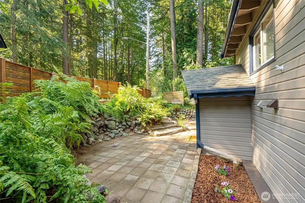 1823 Emerald Lake Way Bellingham WA 98226