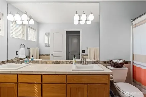16805 95th Avenue E Puyallup WA 98375