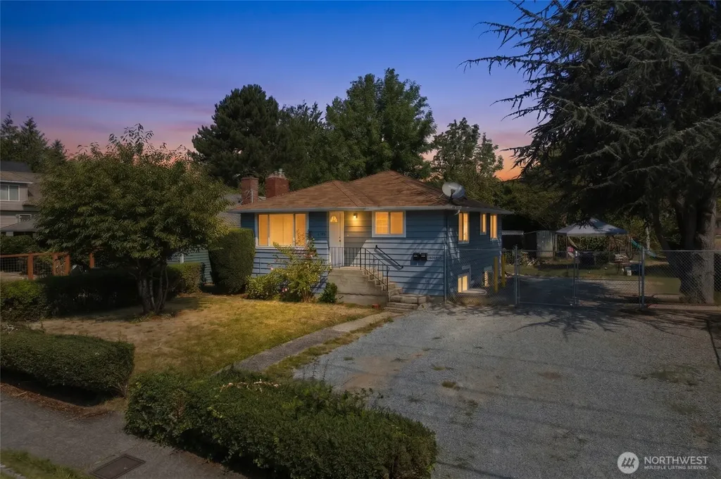 4424 S Holly Street Seattle WA 98118