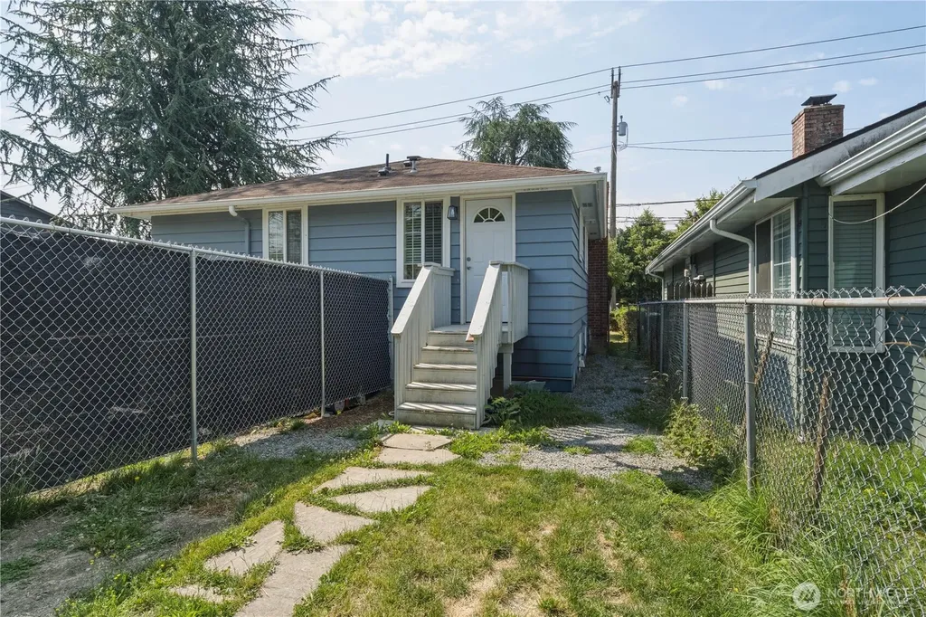 4424 S Holly Street Seattle WA 98118