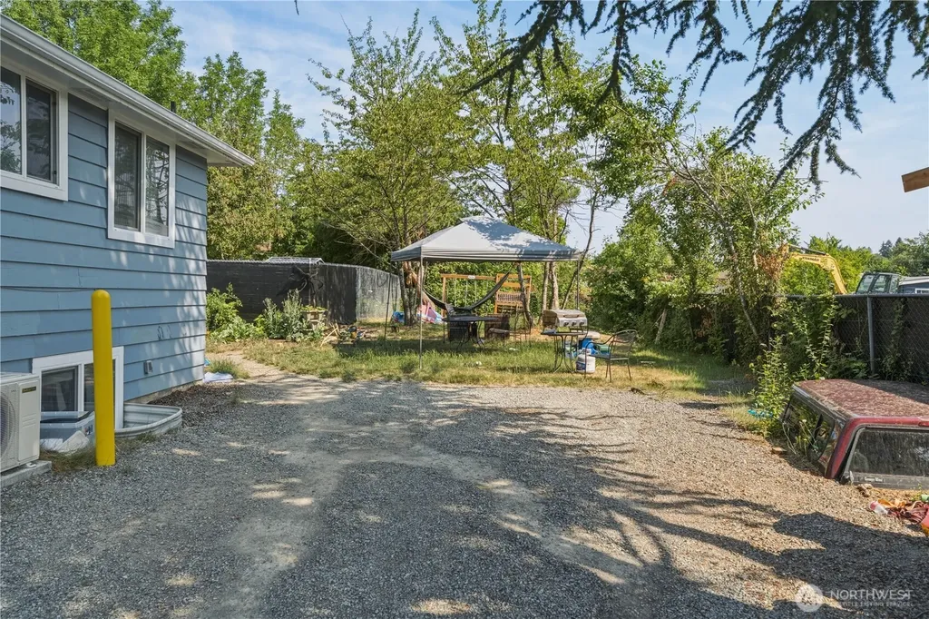 4424 S Holly Street Seattle WA 98118