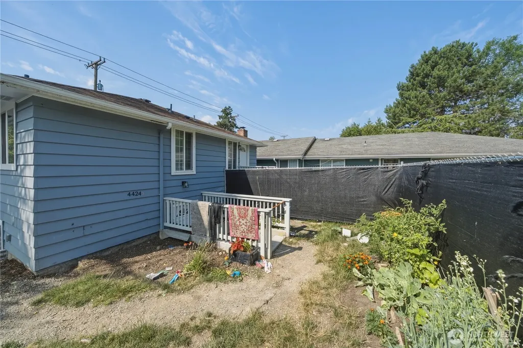 4424 S Holly Street Seattle WA 98118