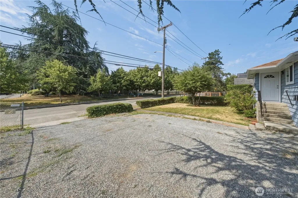 4424 S Holly Street Seattle WA 98118