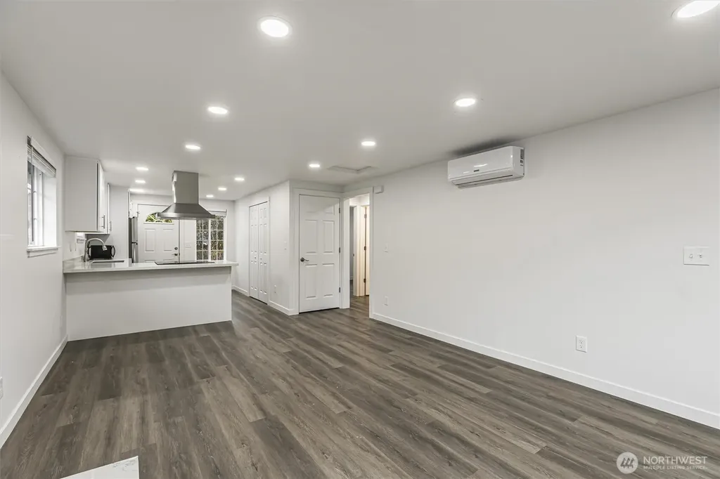 4424 S Holly Street Seattle WA 98118