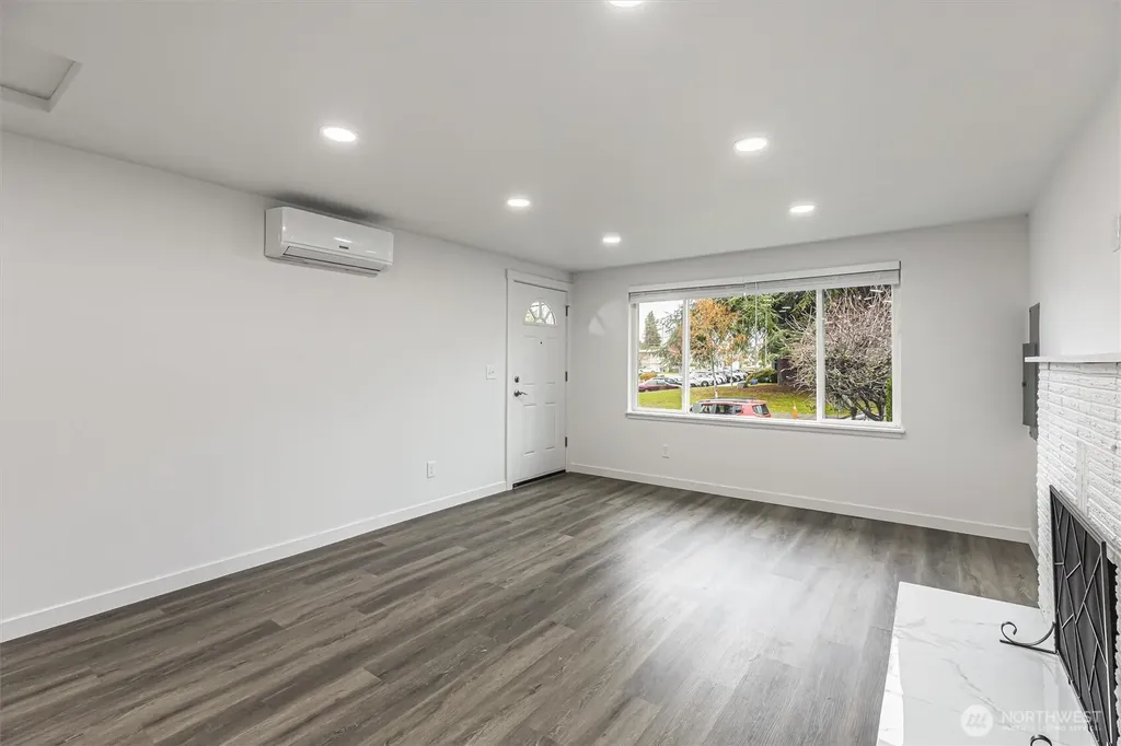 4424 S Holly Street Seattle WA 98118