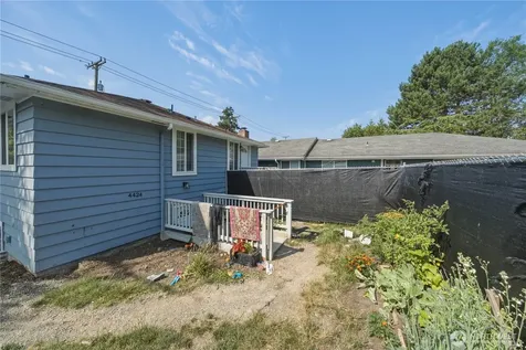 4424 S Holly Street Seattle WA 98118