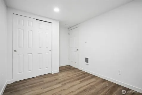 4424 S Holly Street Seattle WA 98118