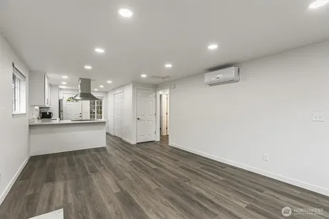 4424 S Holly Street Seattle WA 98118