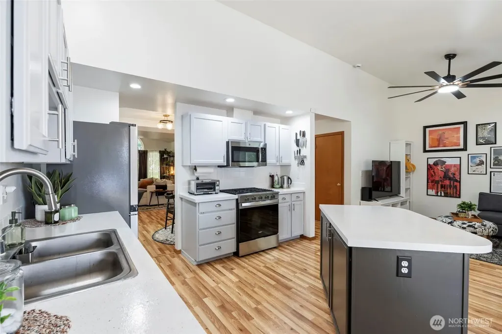 2025 Kempton Street SE Olympia WA 98501