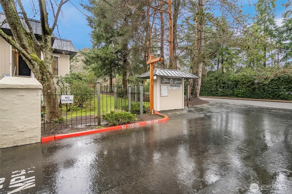 1607 102nd Place NE Bellevue WA 98004
