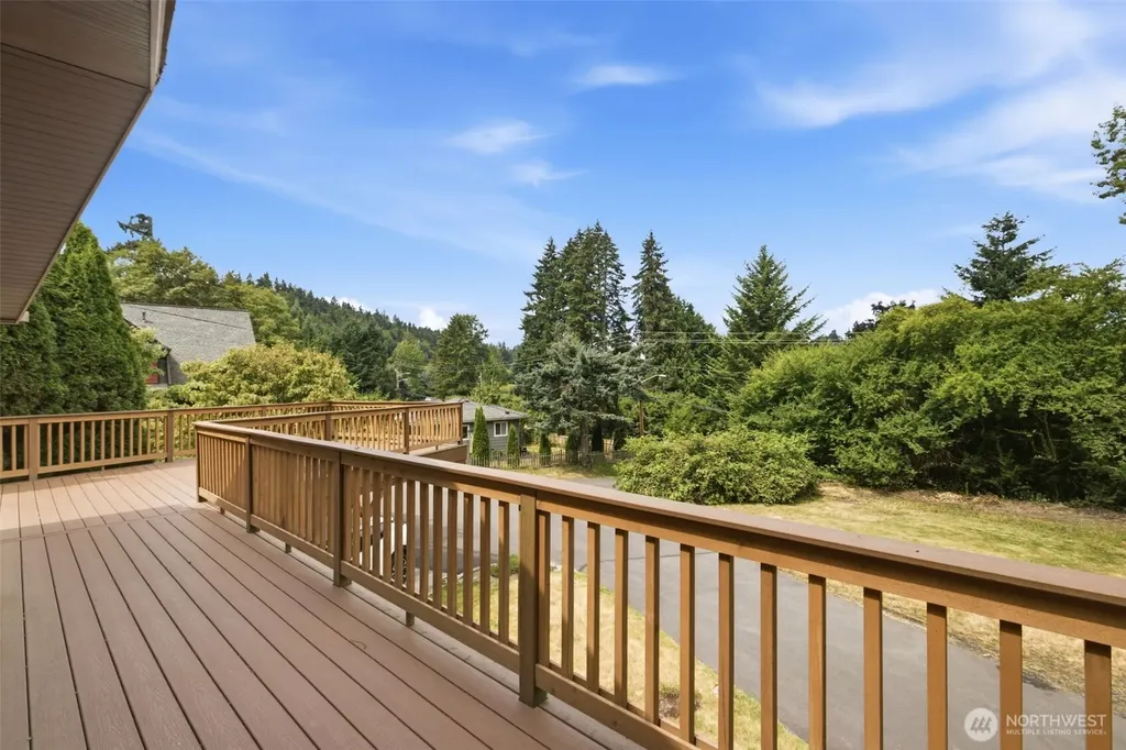 11331 E Riverside Drive Bothell WA 98011
