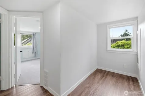 11331 E Riverside Drive Bothell WA 98011