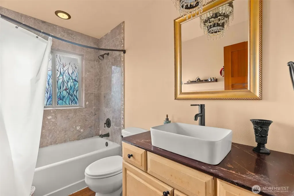 222 Oxbow Lake Lane Toledo WA 98591