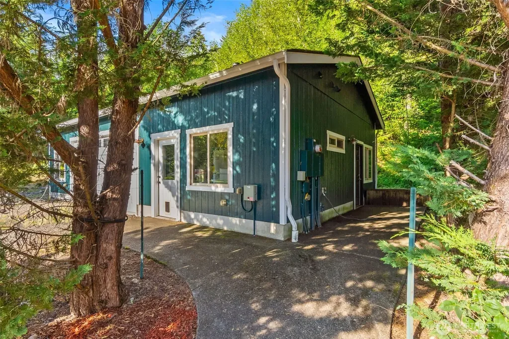 222 Oxbow Lake Lane Toledo WA 98591
