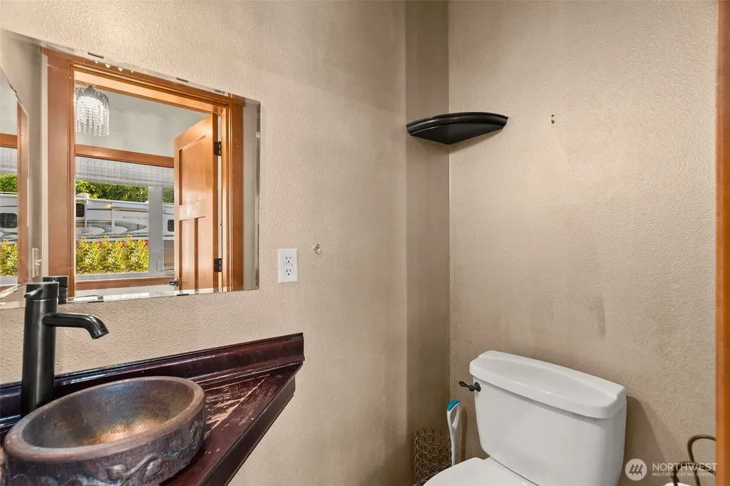 222 Oxbow Lake Lane Toledo WA 98591