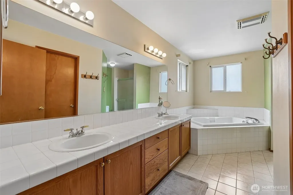 11121 SE 271st Street Kent WA 98030