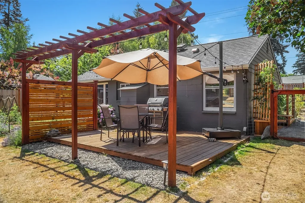 23107 52nd Avenue W Mountlake Terrace WA 98043