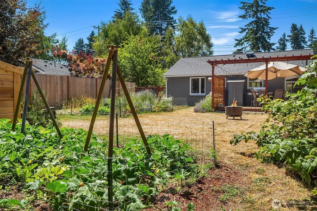 23107 52nd Avenue W Mountlake Terrace WA 98043