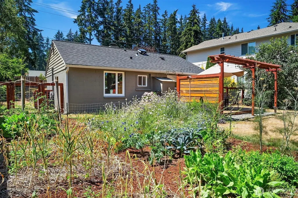 23107 52nd Avenue W Mountlake Terrace WA 98043