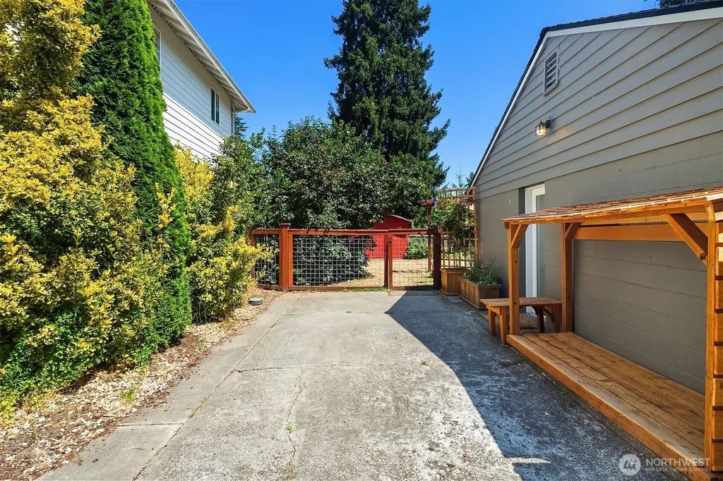23107 52nd Avenue W Mountlake Terrace WA 98043