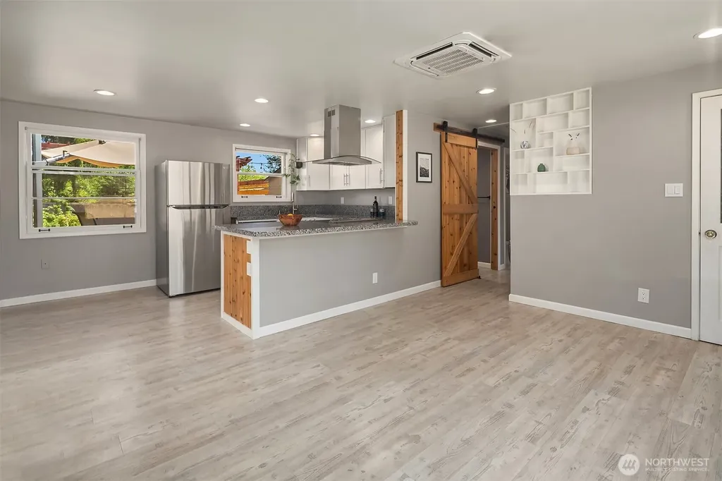 23107 52nd Avenue W Mountlake Terrace WA 98043