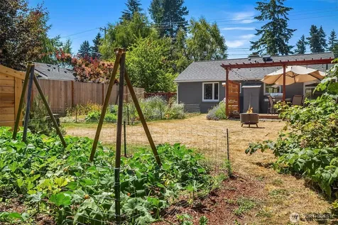 23107 52nd Avenue W Mountlake Terrace WA 98043