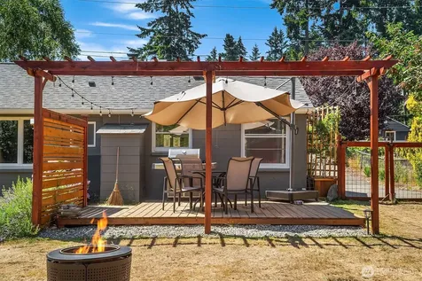 23107 52nd Avenue W Mountlake Terrace WA 98043