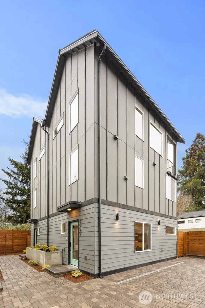 806 S Rose Street Seattle WA 98108