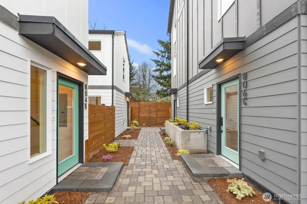 806 S Rose Street Seattle WA 98108