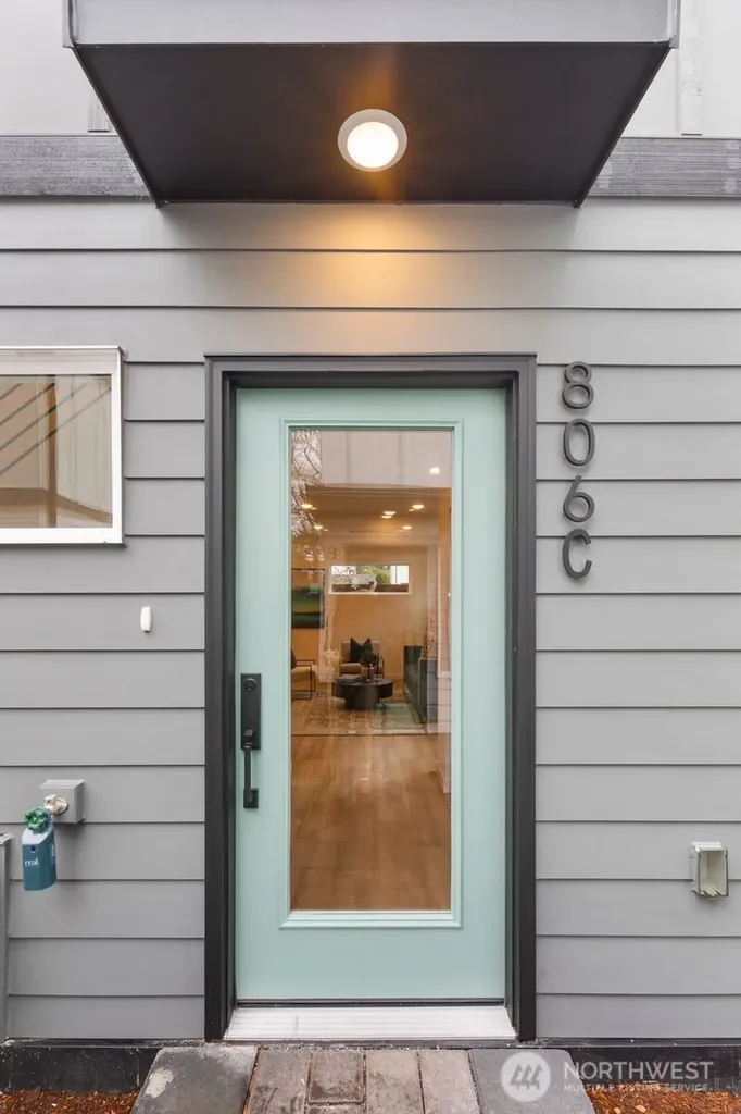806 S Rose Street Seattle WA 98108