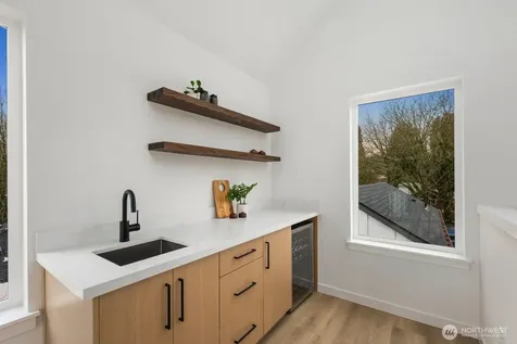 806 S Rose Street Seattle WA 98108