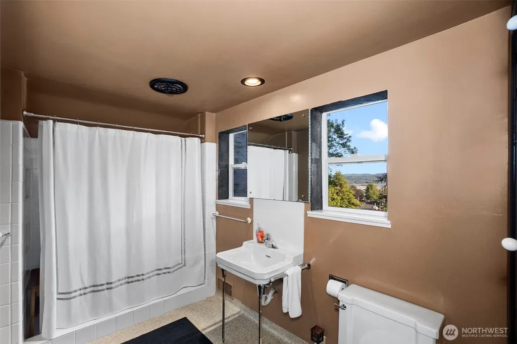 1255 Bel Aire Aberdeen WA 98520