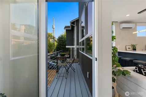 2328 Franklin Avenue E Seattle WA 98102